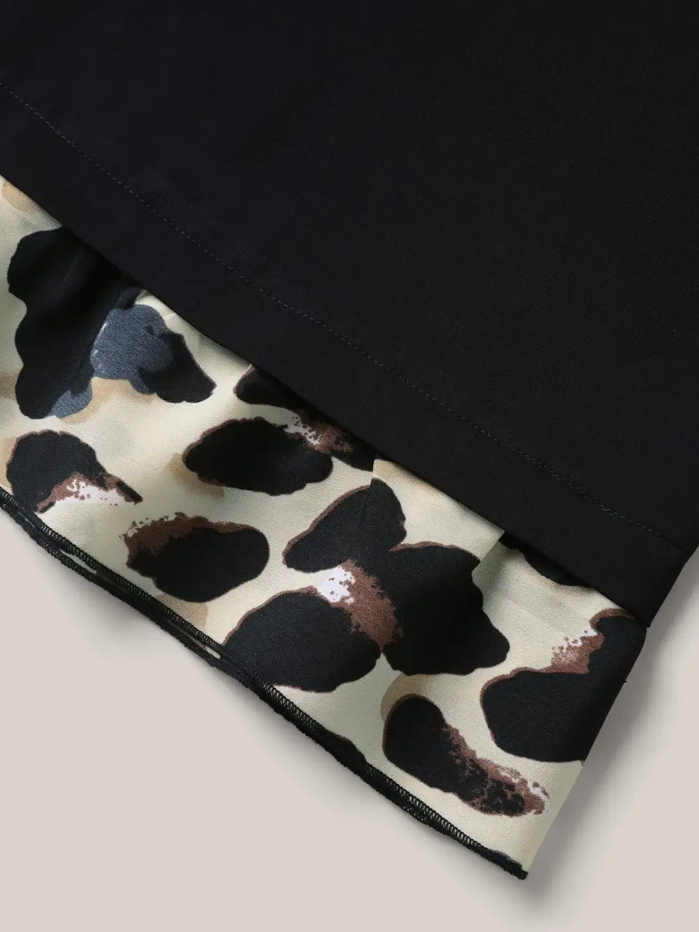 Leopard Print Spliced V-Neck Blouse